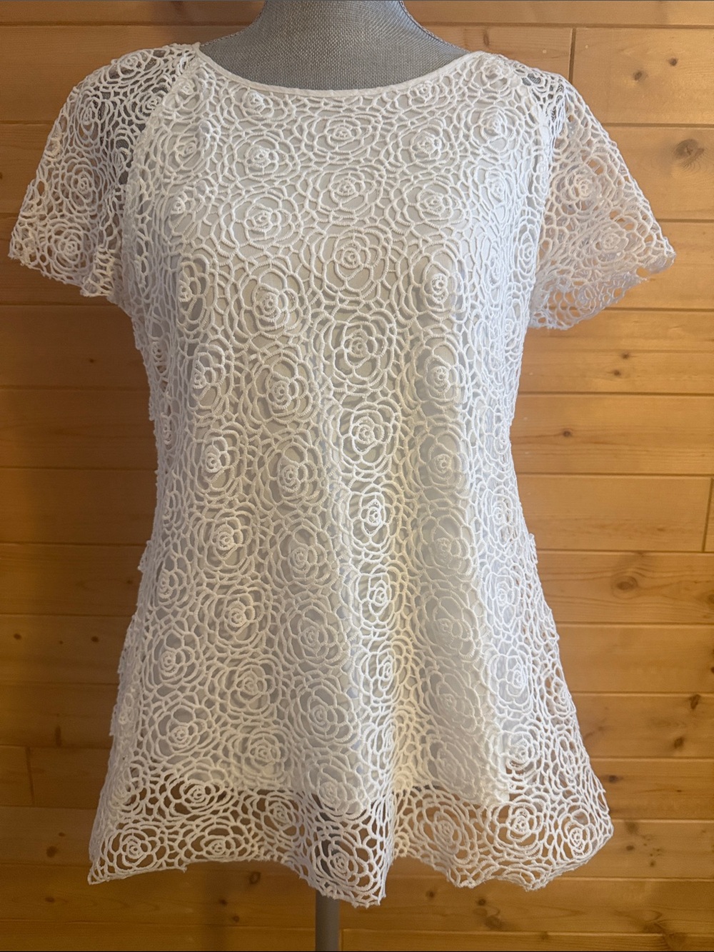 White Floral Lace Layered Short Sleeve Top
Sz L